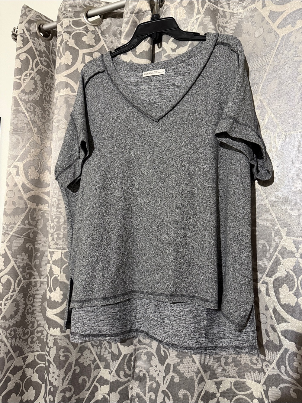 NWOT Zenana Outfitters Heather Gray V-Neck Short Sleeve Top